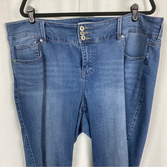 Torrid Medium Wash Raw Hem Jeggings Sz.22R - Picture 6 of 16